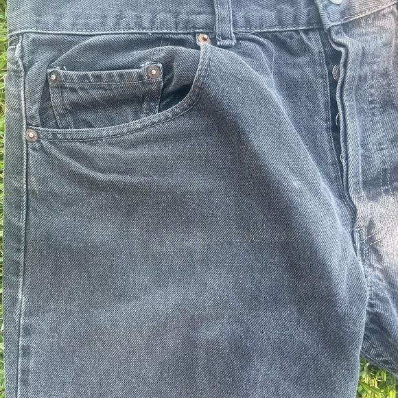 90s Y2K VINTAGE LEVIS 501 DENIM BUTTON FLY BLACK JEANS SPLATTER 36 - Picture 3 of 13